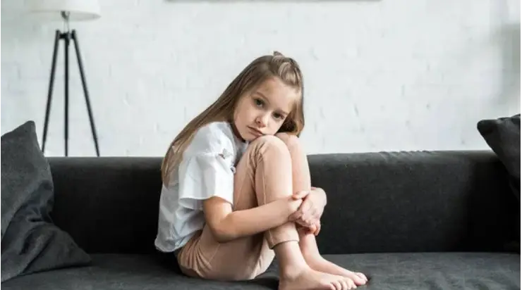 L’acte de la belle-mère a poussé le père millionnaire à intervenir