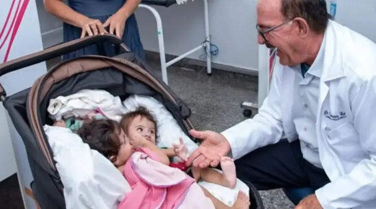 Au Brésil, des jumelles siamoises d’un an ont été séparées avec succès