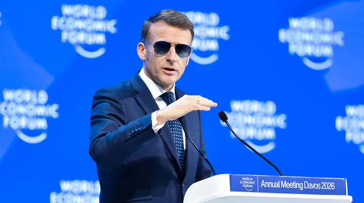 Pourquoi Macron portait-il des lunettes de soleil ? Tout a été révélé.