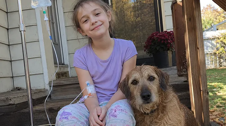 Une fillette de neuf ans emmenée à l’hôpital. Le jour de sa sortie, un chien errant parcourt douze kilomètres et s’installe devant sa porte sans plus jamais la quitter